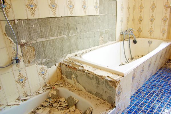 Bathtub Demolition in Leander